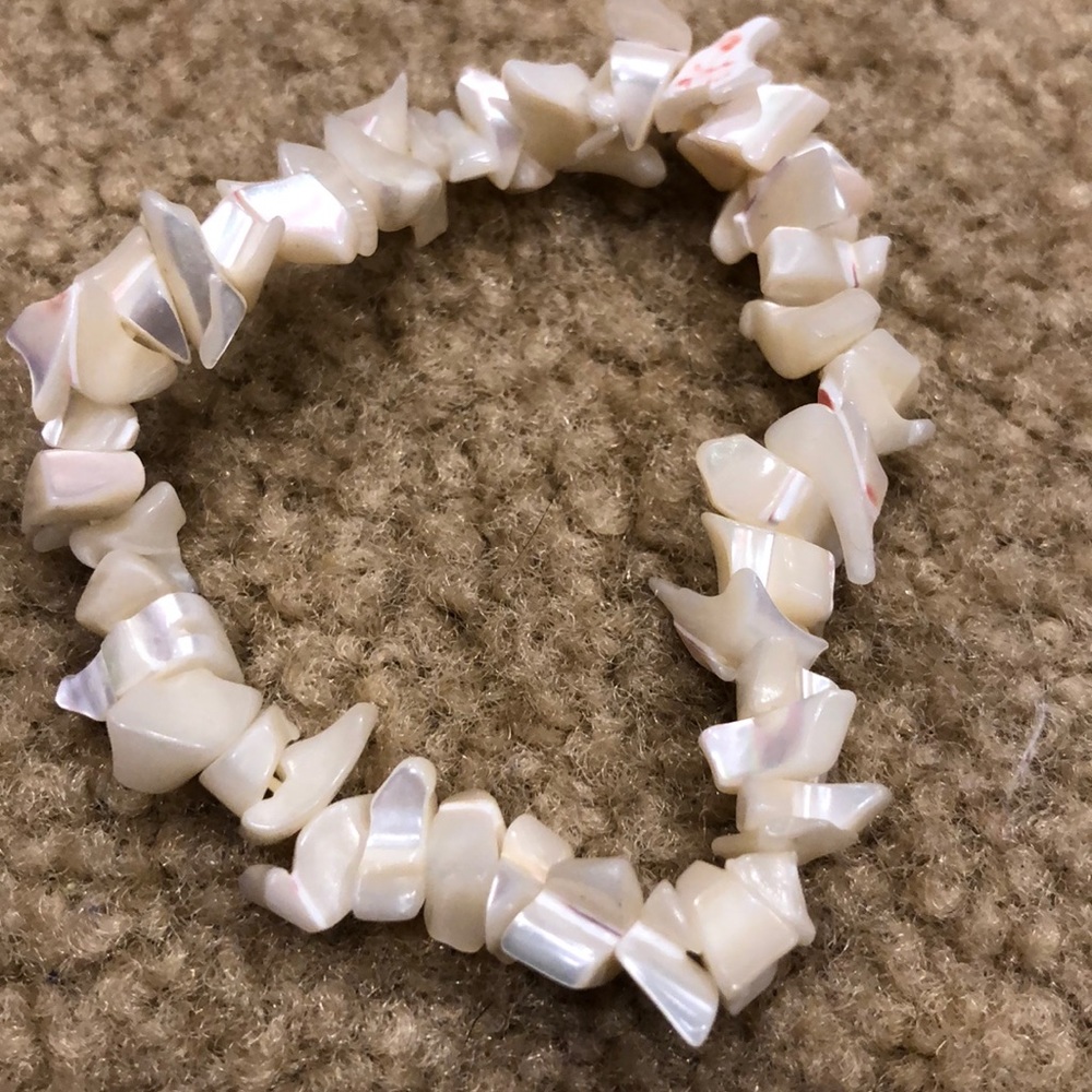 Pearlized white beaded bracelet (#381)